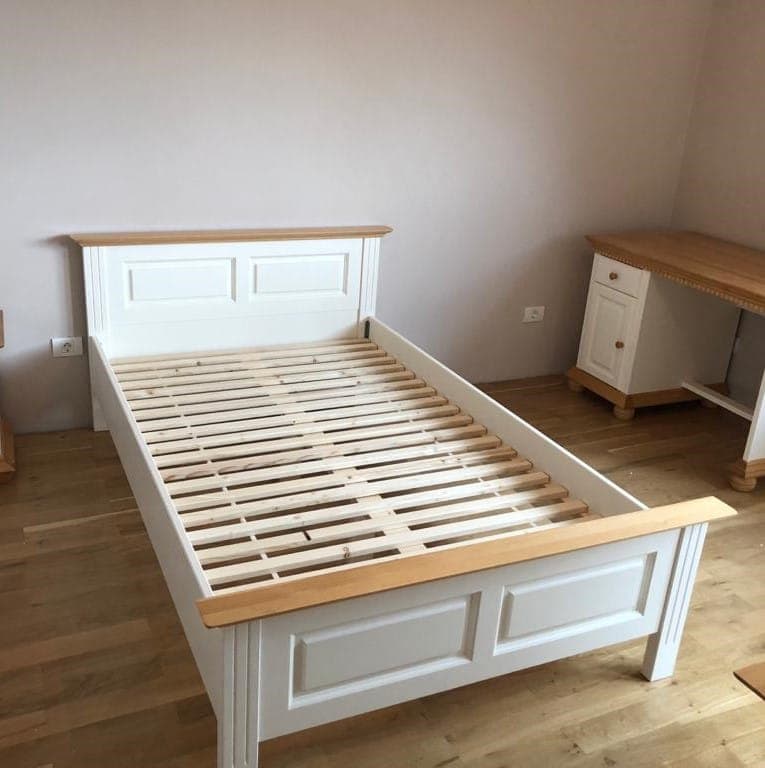 „Nordby” 90 cm-es tömörfa ágy matractartókkal